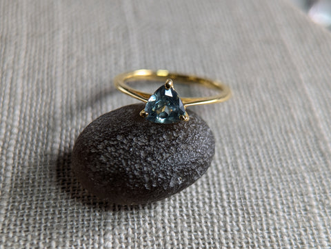 2.30g GOLD MONTANA SAPPHIRE RING SIZE 7.5