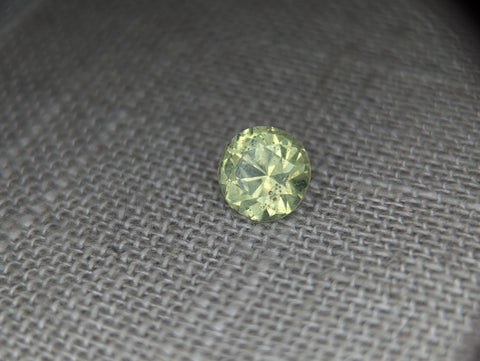 1.9ct ELECTRIC GREEN ROUND MONTANA SAPPHIRE