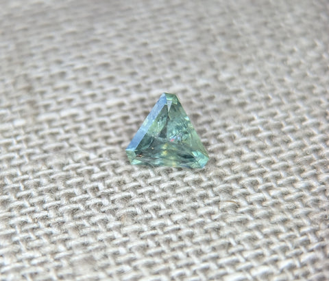 .65 CT DAZZLING BLUE/GREEN COLOR TRILLION MONTANA SAPPHIRE