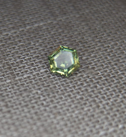 1.13CT HEXAGON CUT SAPPHIRE (FIREBALL LUSTER)