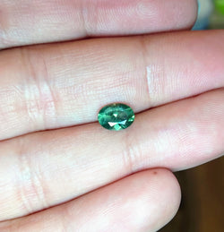 1.27ct DEEP GREEN ALL NATURAL MONTANA SAPPHIRE