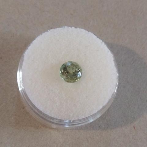 1.39ct GREEN/YELLOW SAPPHIRE - Blaze-N-Gems