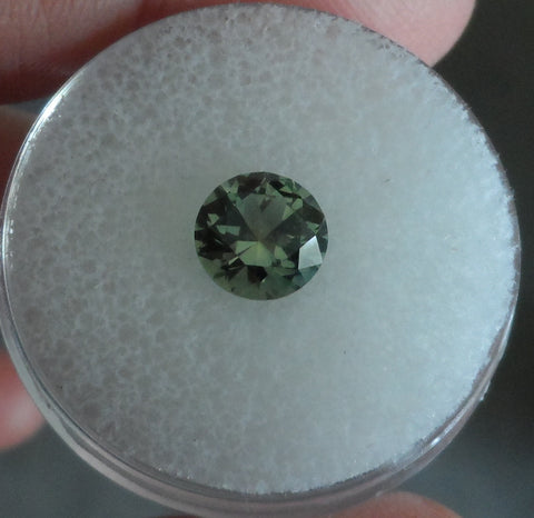 1.55 CTS GORGEOUS LEAF GREEN COLOR MONTANA SAPPHIRE - Blaze-N-Gems